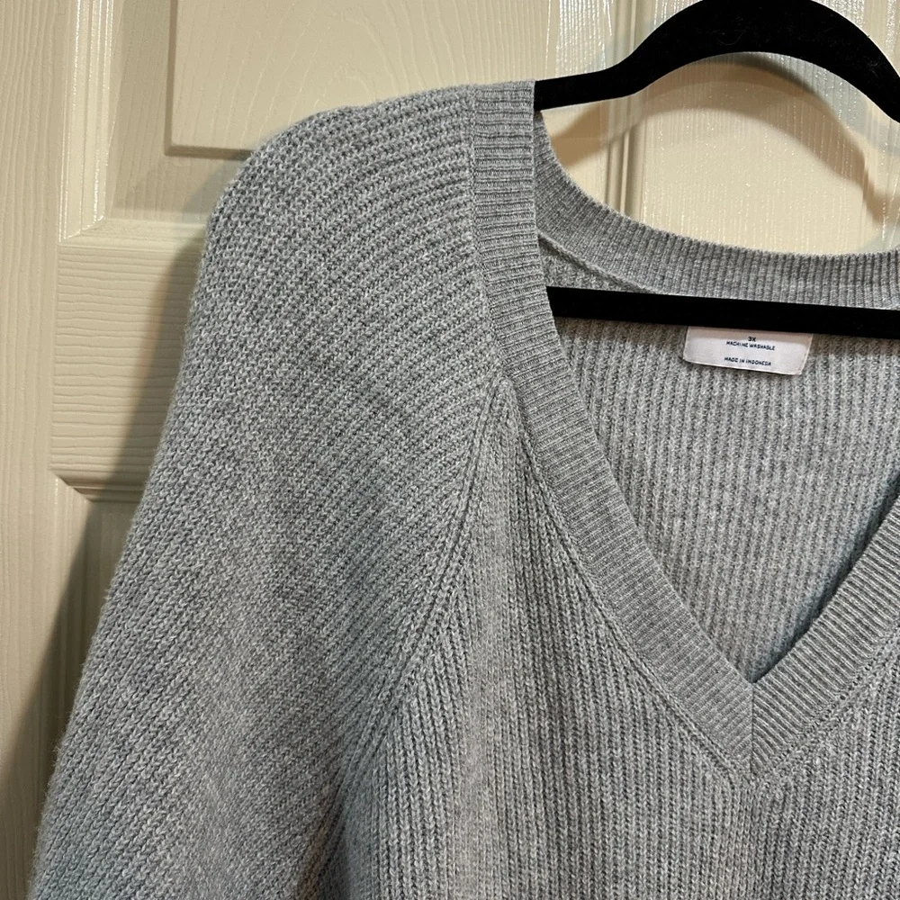 Women’s Old Navy long sleeve v-neck sweater light gray size 3X - Picture 2 of 5
